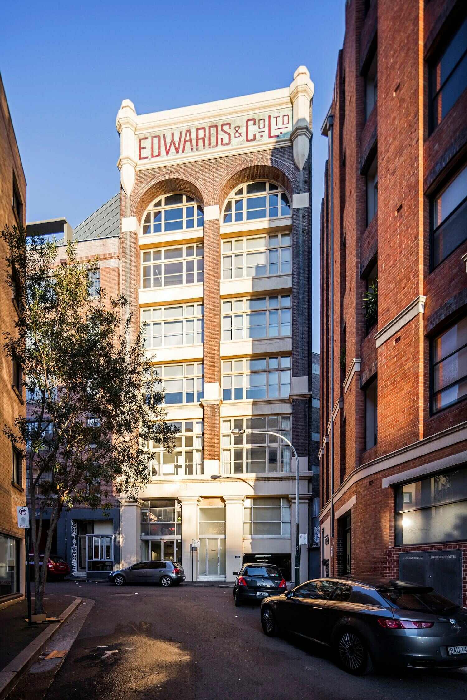 Transforming a Historic Hawthorn Tram Depot into a Stylish Loft Apartment: A Unique Blend of History and Modern Living